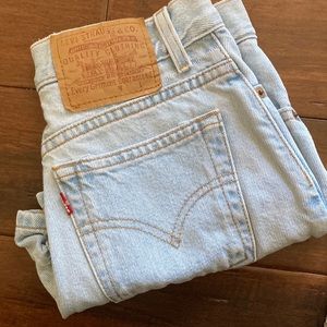 Vintage Levi’s shorts✨